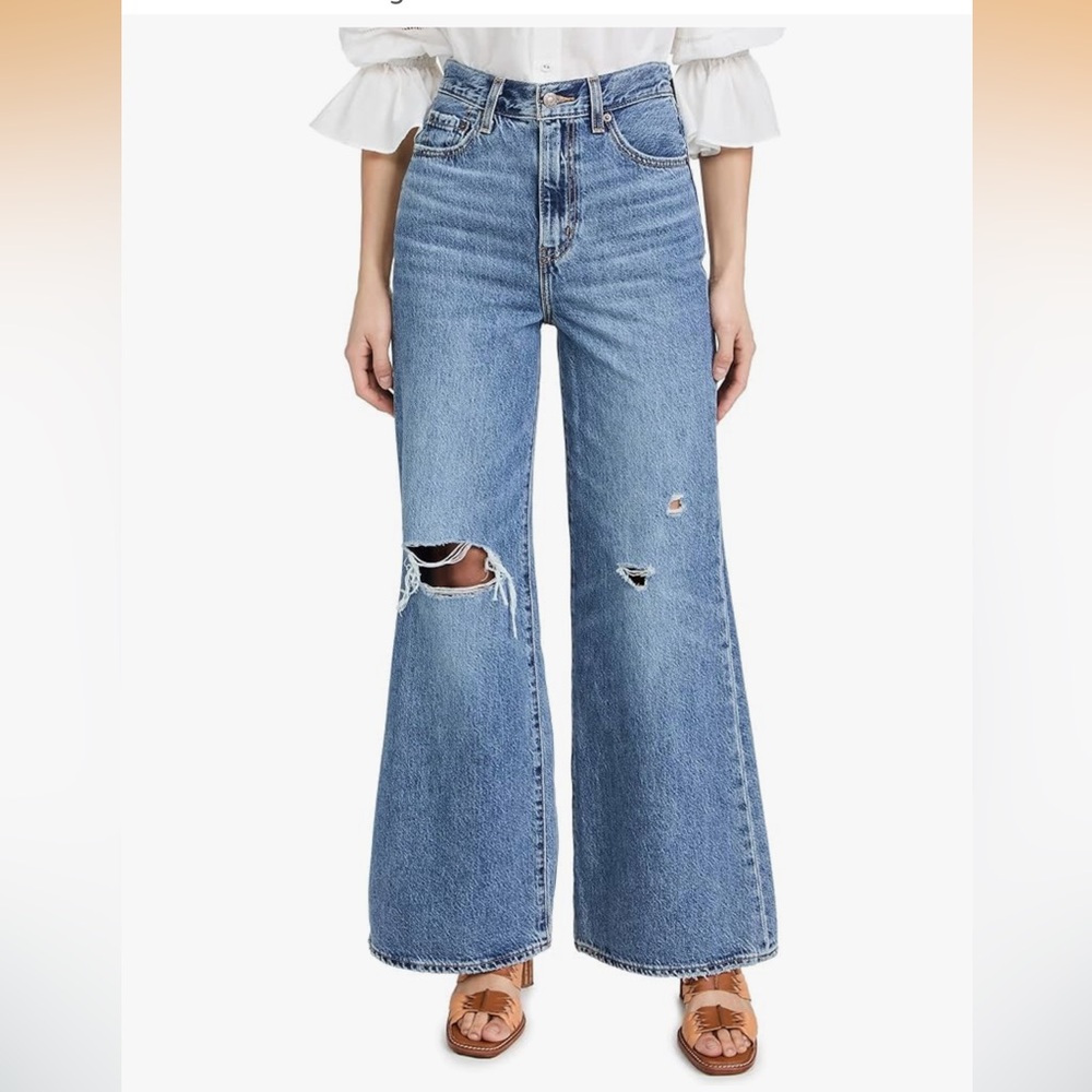 Levi's Flare Jeans with Distressed Details